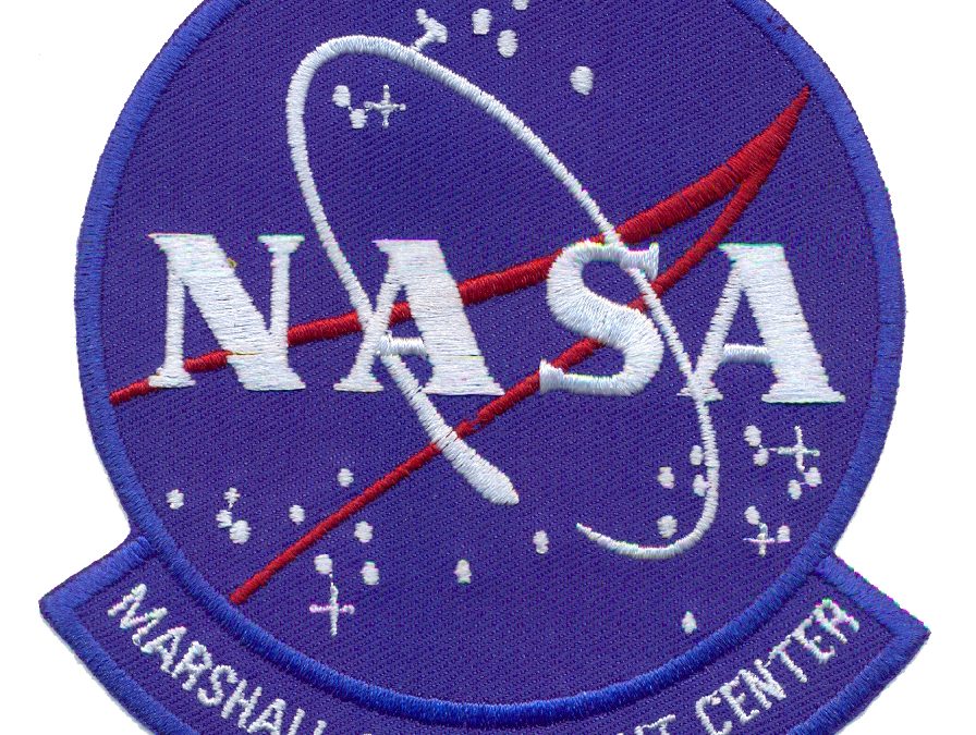 Terminando emblemas con motivos de la celebración de la NASA